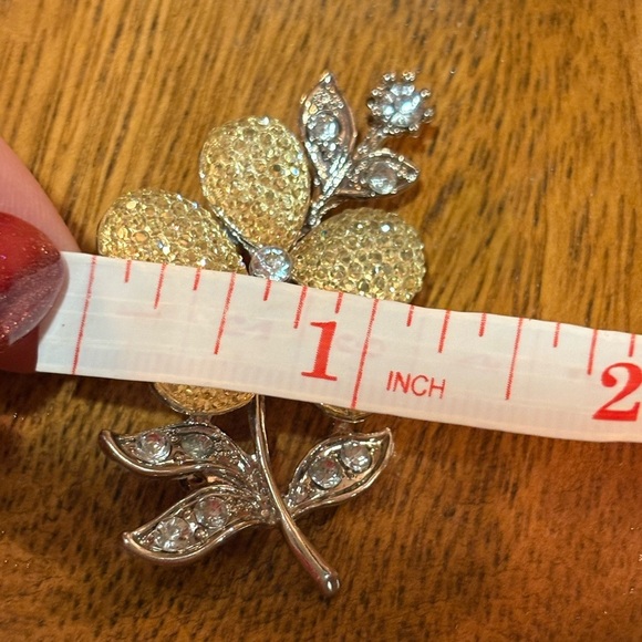 Gold and Silver plated Floral Brooch - Picture 4 of 4